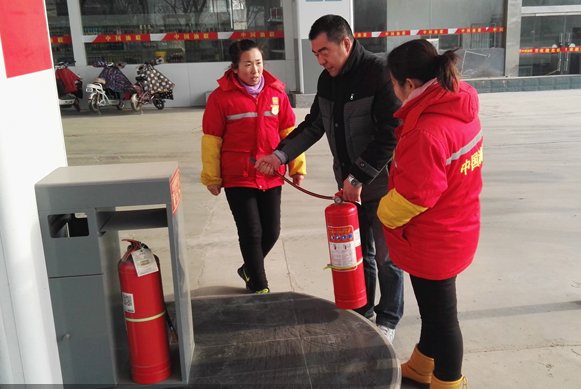[图]中国油联总部对金乡县岳皇加油站进行现场培